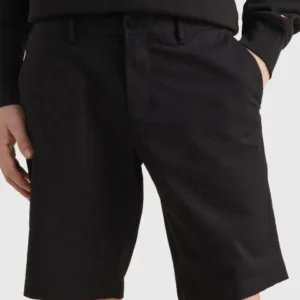 TOMMY HILFIGER Μαύρη Βερμούδα σε Άνετη Γραμμή